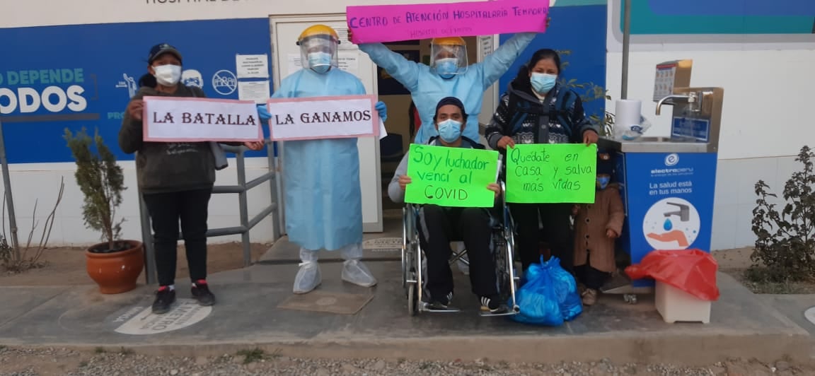 FAMILIARES AGRADECEN POR RECUPERACIÓN DE PACIENTES CON COVID-19 EN HOSPITAL DE PAMPAS